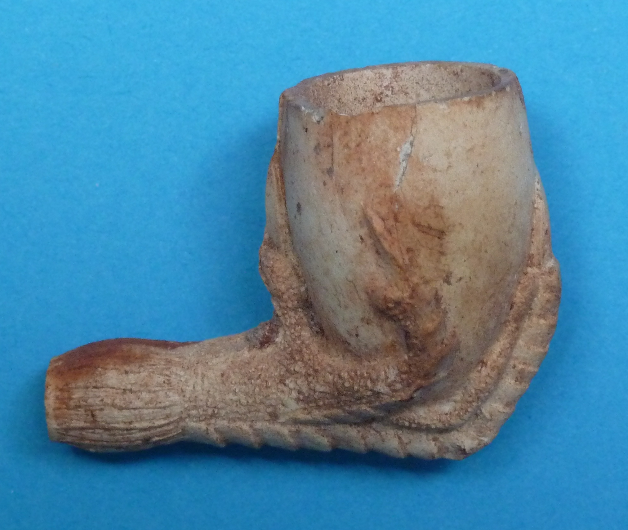 Claw Clay Pipe