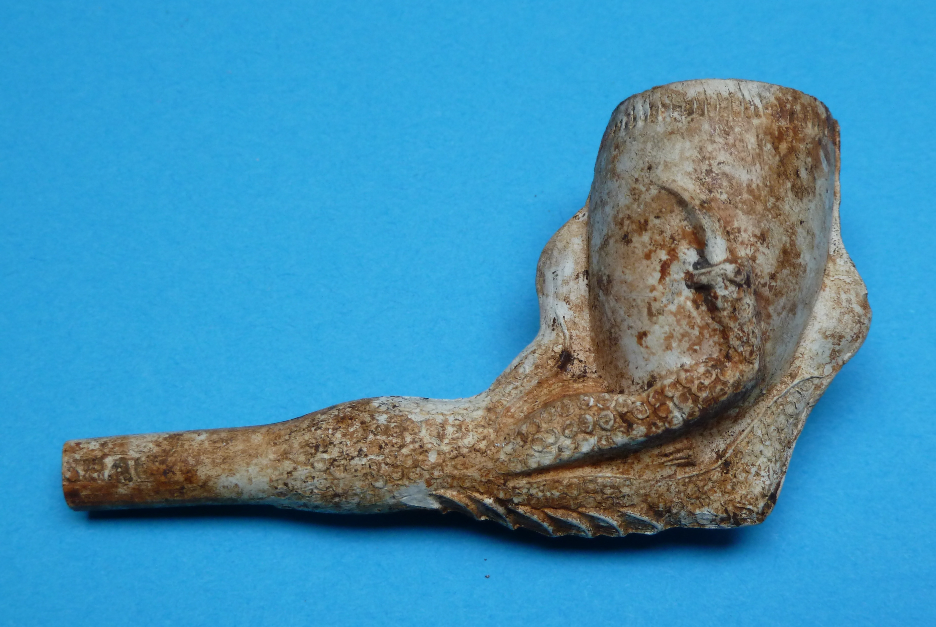 Claw Clay Pipe (2)