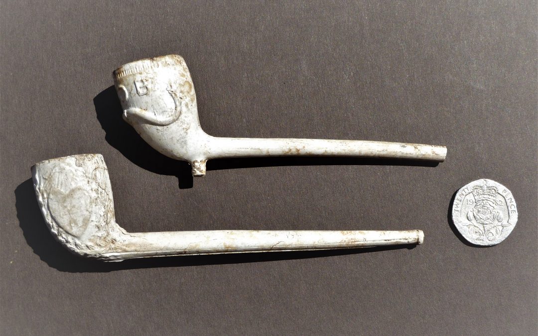 How is the date of a clay pipe bowl determined?