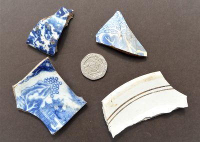 Fragments of tableware