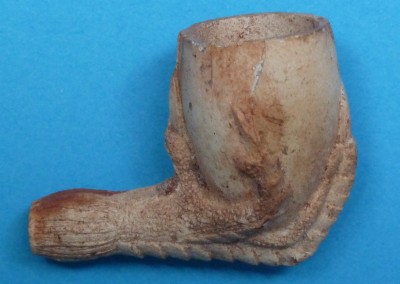 Claw Clay Pipe