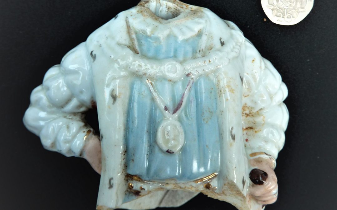 Statue of man in Tudor dress